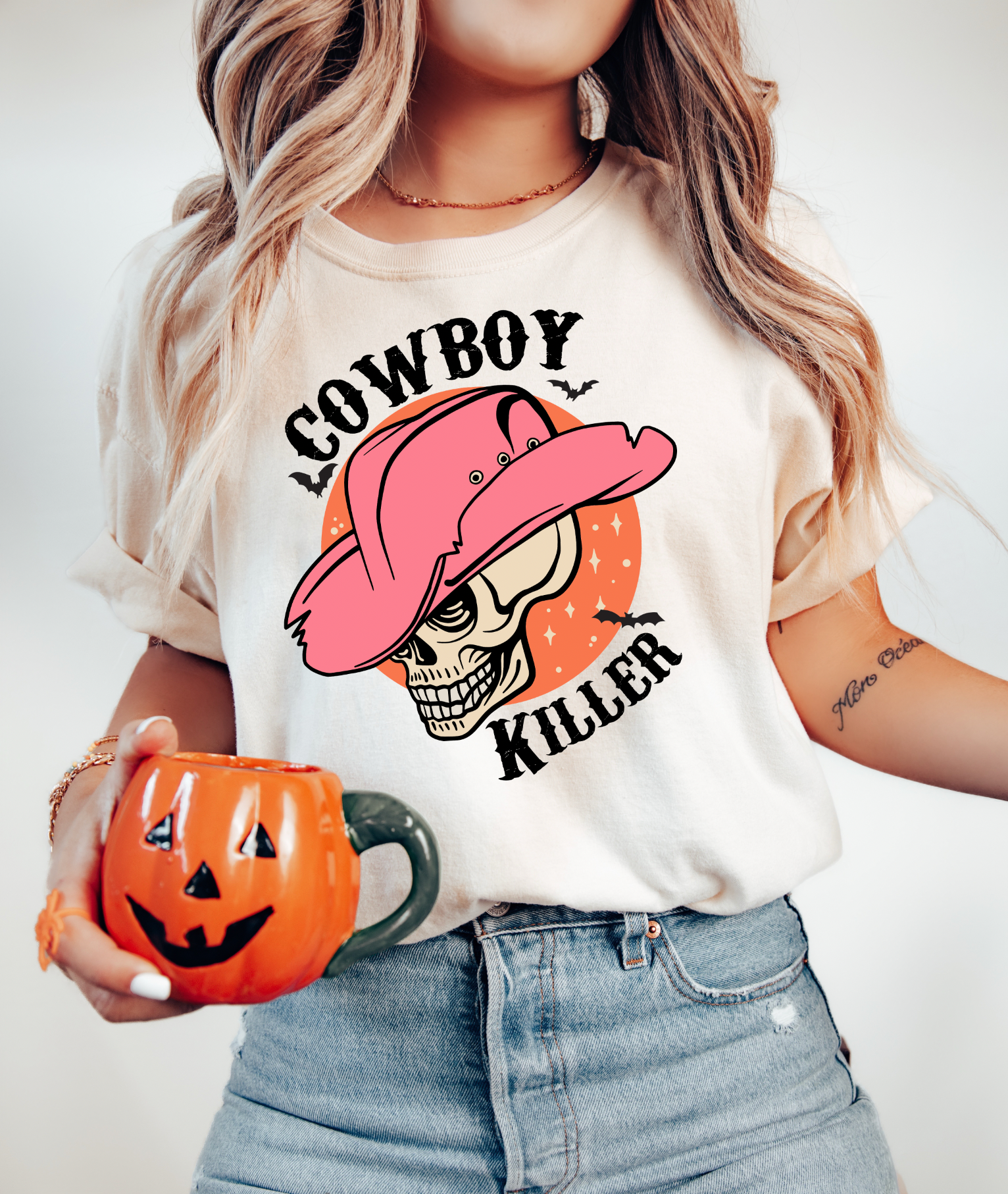 Cowboy Killer shirt with striking design, featuring soft and comfortable fabric, perfect for a bold and fierce look. Ivory.