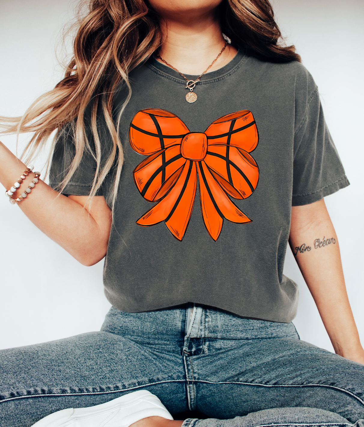 Pepper Comfort Color T-shirt featuring a design with a basketball and a bow, combining sports and style for a fun, sporty look.